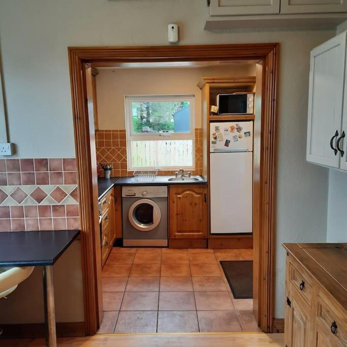Cheerful Three Bedroom Country Cottage Ballina Kültér fotó