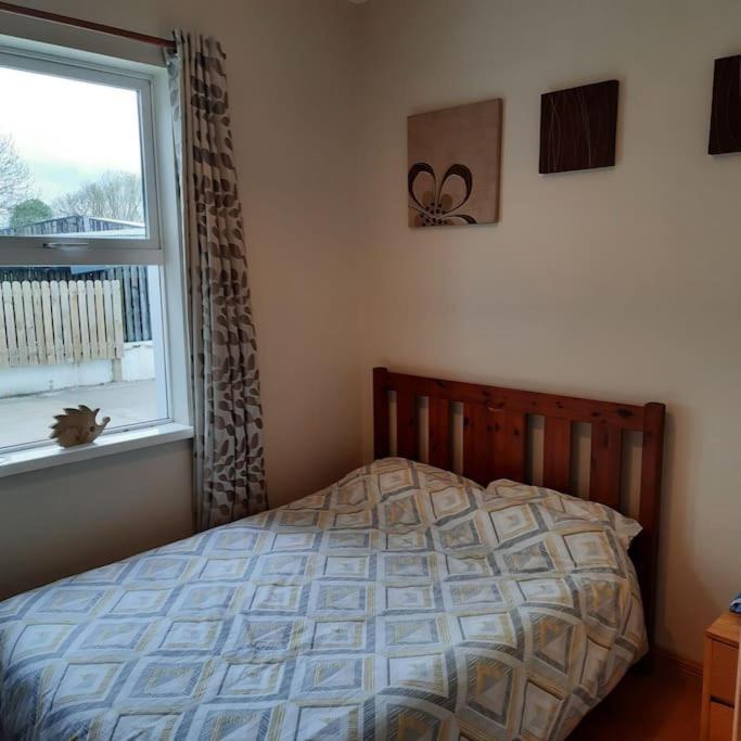 Cheerful Three Bedroom Country Cottage Ballina Kültér fotó